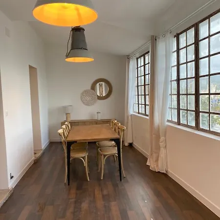 Leopold Housse Apartman *